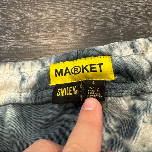 Men’s Chinatown Market Smiley Lounge Tie Dye Shorts - Picture 3 of 4